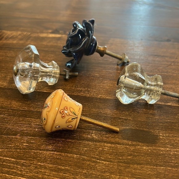 Drawer/cabinet pulls - Picture 2 of 2